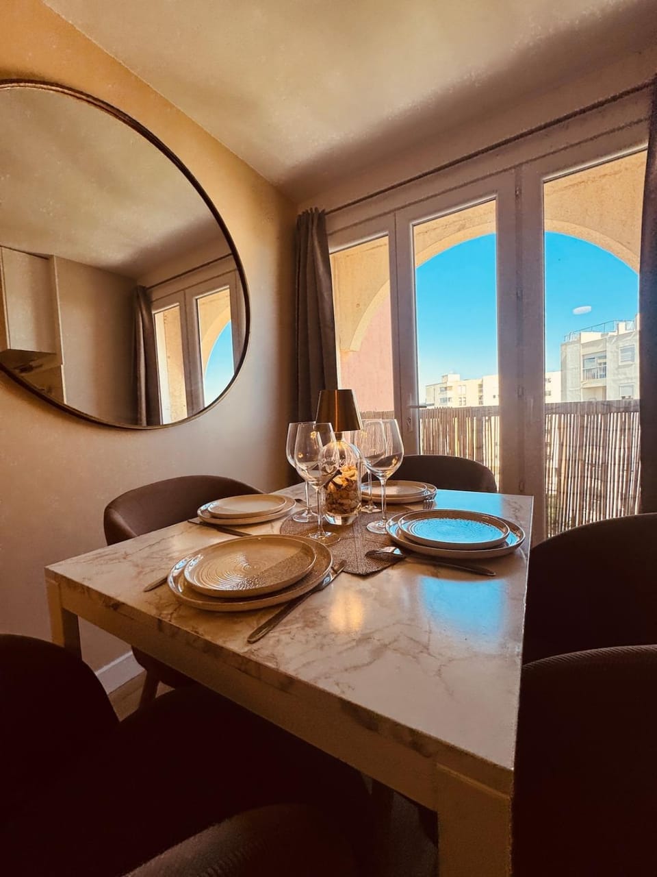 Dining area, Meals