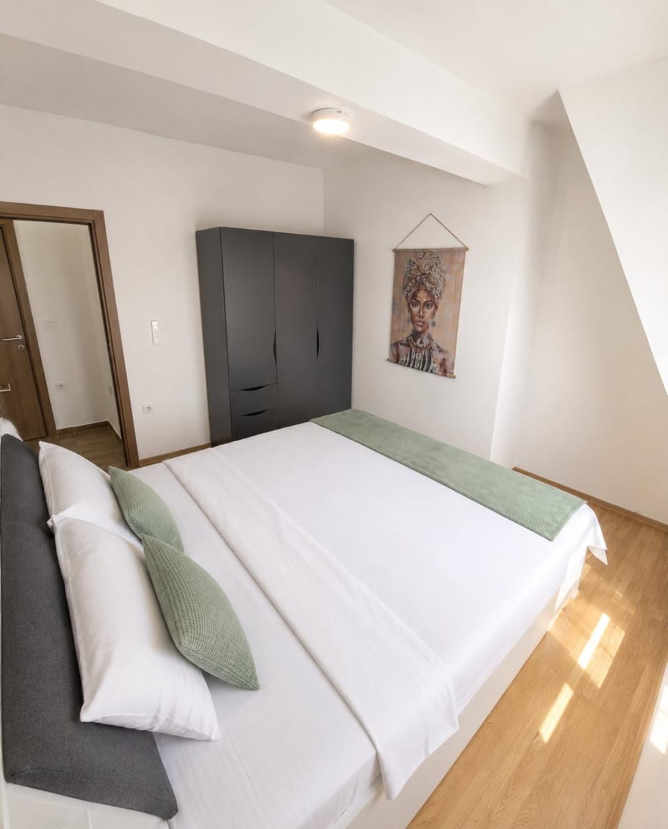 Bed, Photo of the whole room, Bedroom, wardrobe