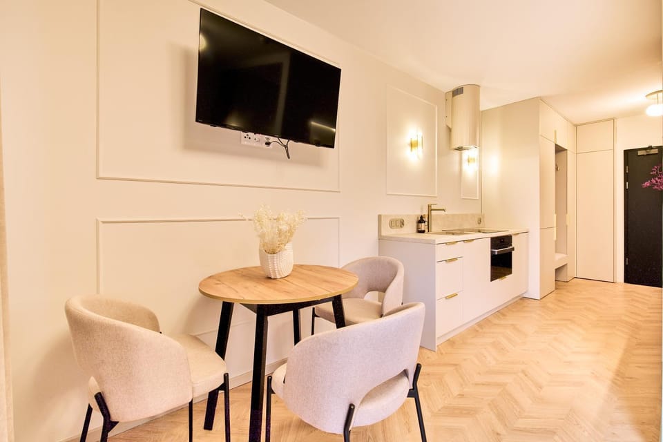 Prime riverside studio in the Old Town neighborhood , private garden Apartment in Gdansk