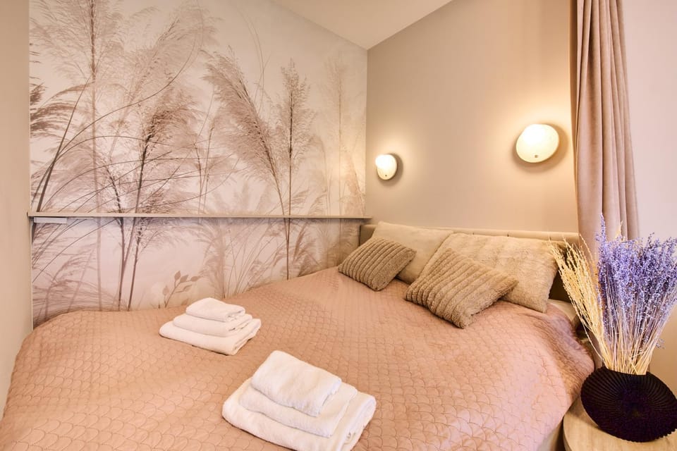Prime riverside studio in the Old Town neighborhood , private garden Apartment in Gdansk