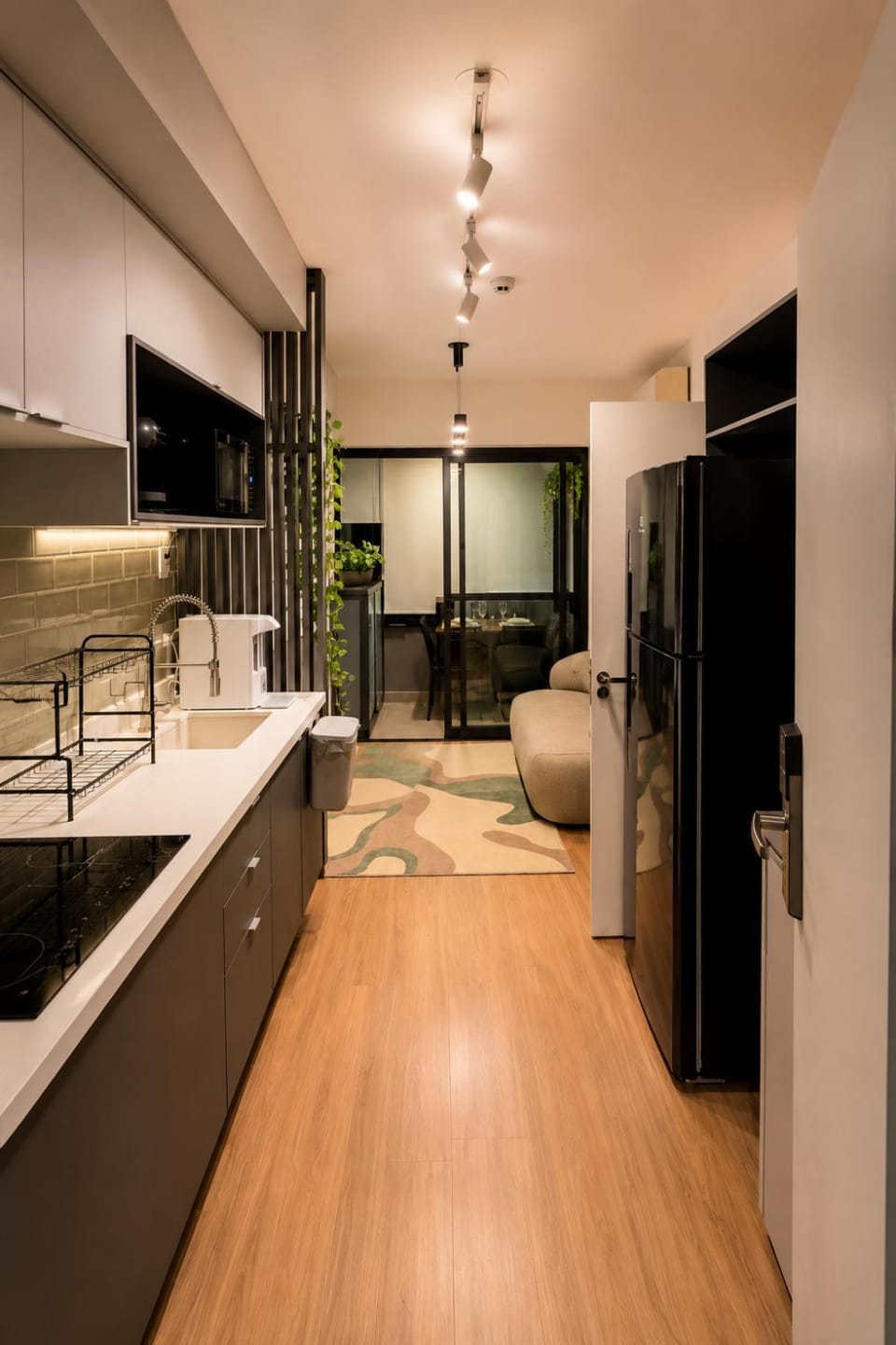 Coffee/tea facilities, Balcony/Terrace, Living room, Breakfast, Lunch, locker, microwave, stove, kitchen, air conditioner