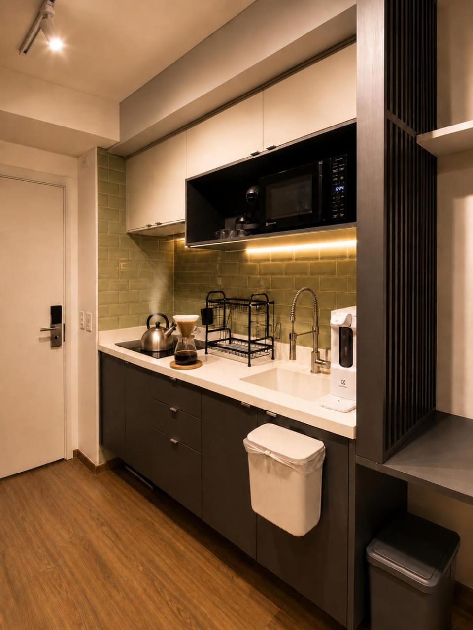 Coffee/tea facilities, Food and drinks, Food, Breakfast, locker, stove, kitchen, air conditioner