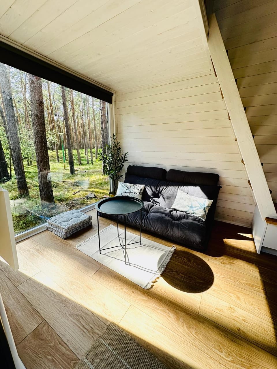 Bed, Living room, Photo of the whole room, Seating area, Bedroom