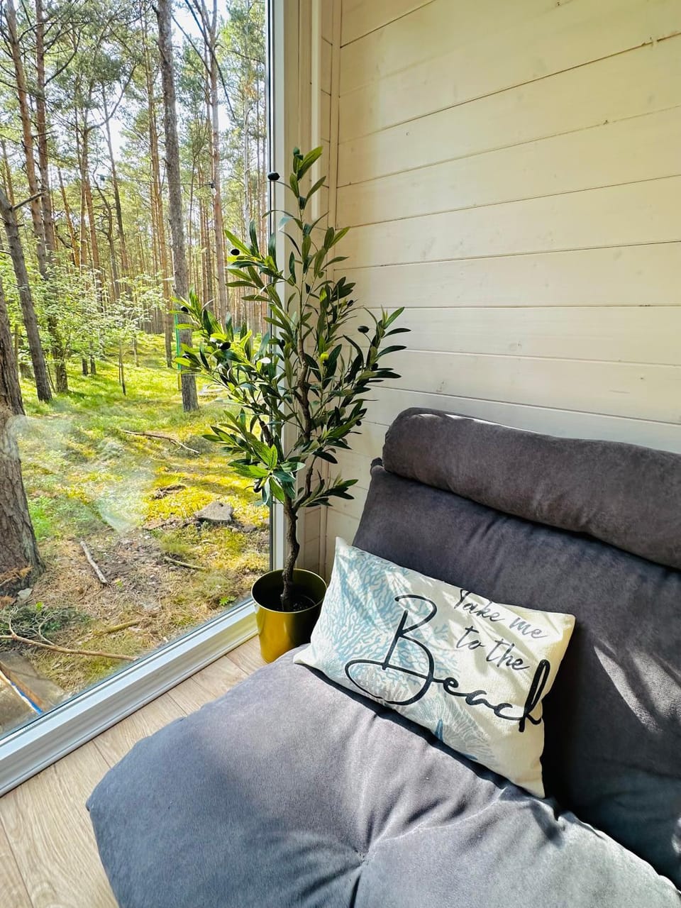 Spring, Day, Garden, Living room, Seating area, Garden view