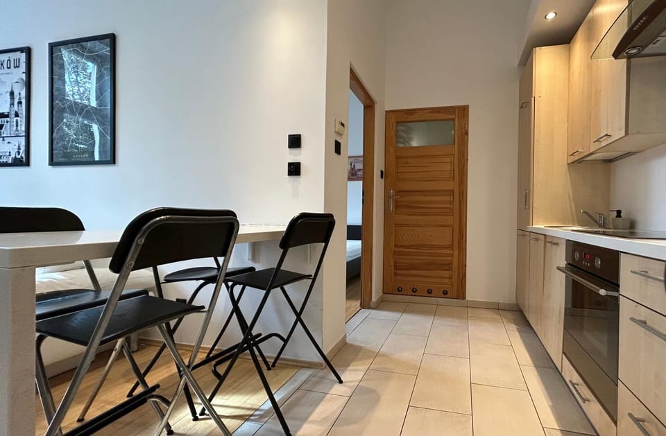 Kitchen or kitchenette, Dining area, oven, stove