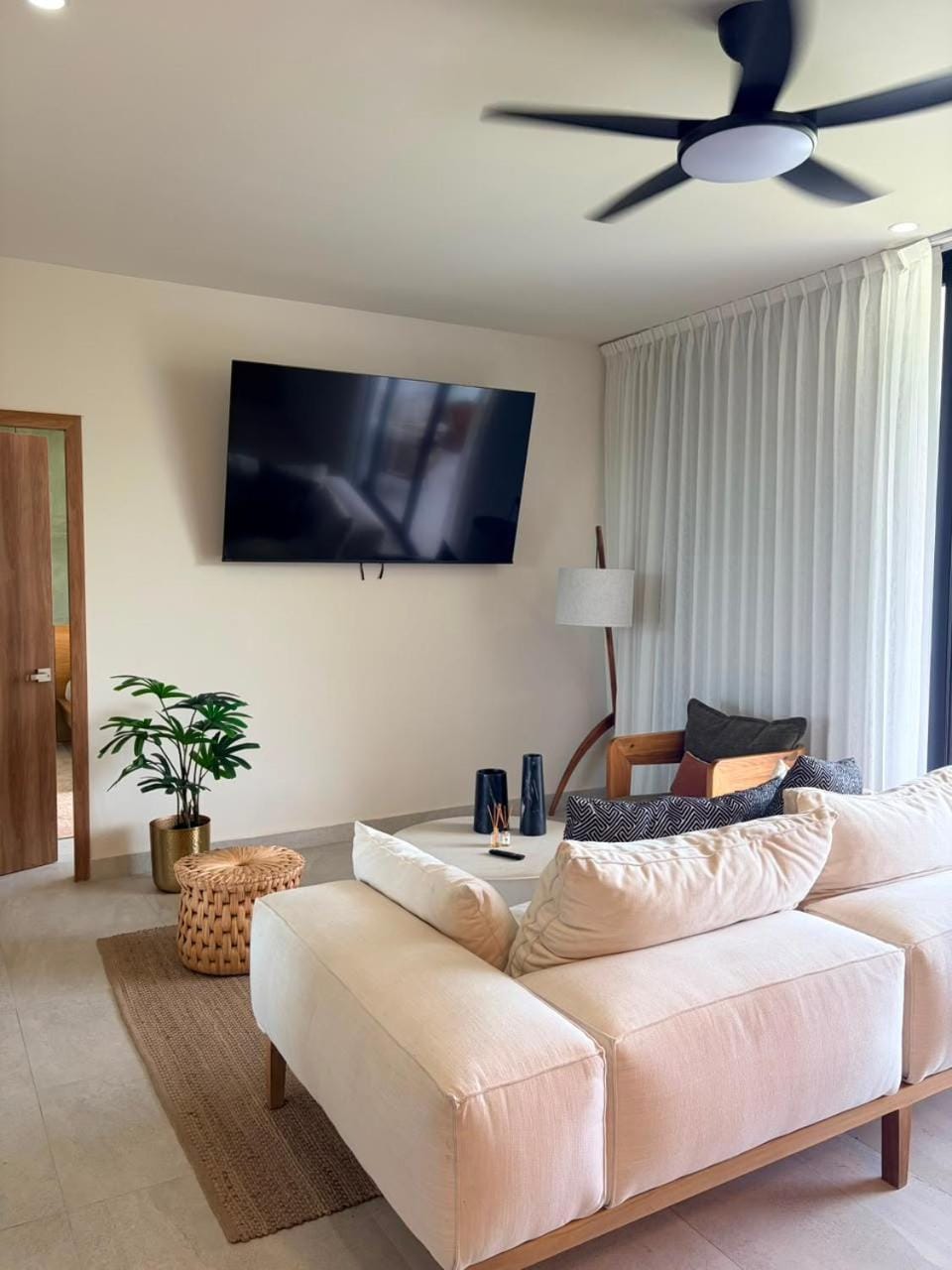 Communal lounge/ TV room, TV and multimedia