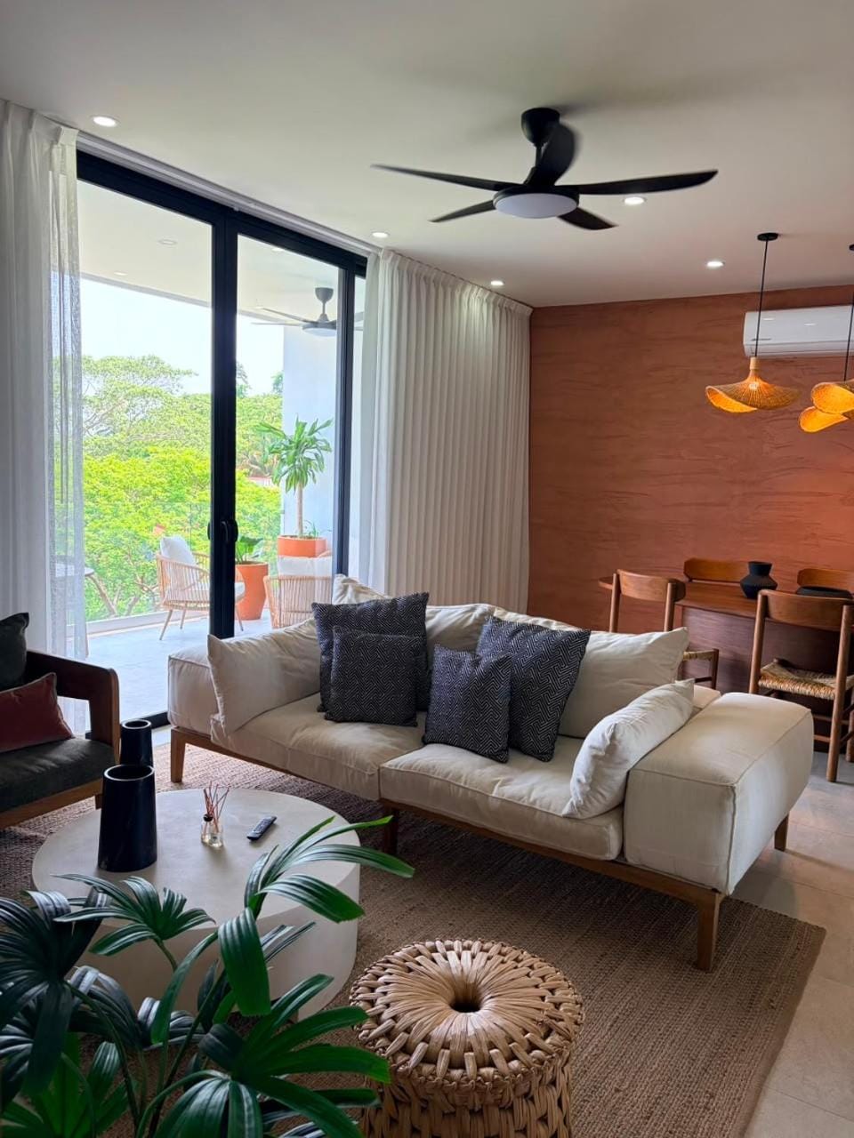 Communal lounge/ TV room, Living room, air conditioner