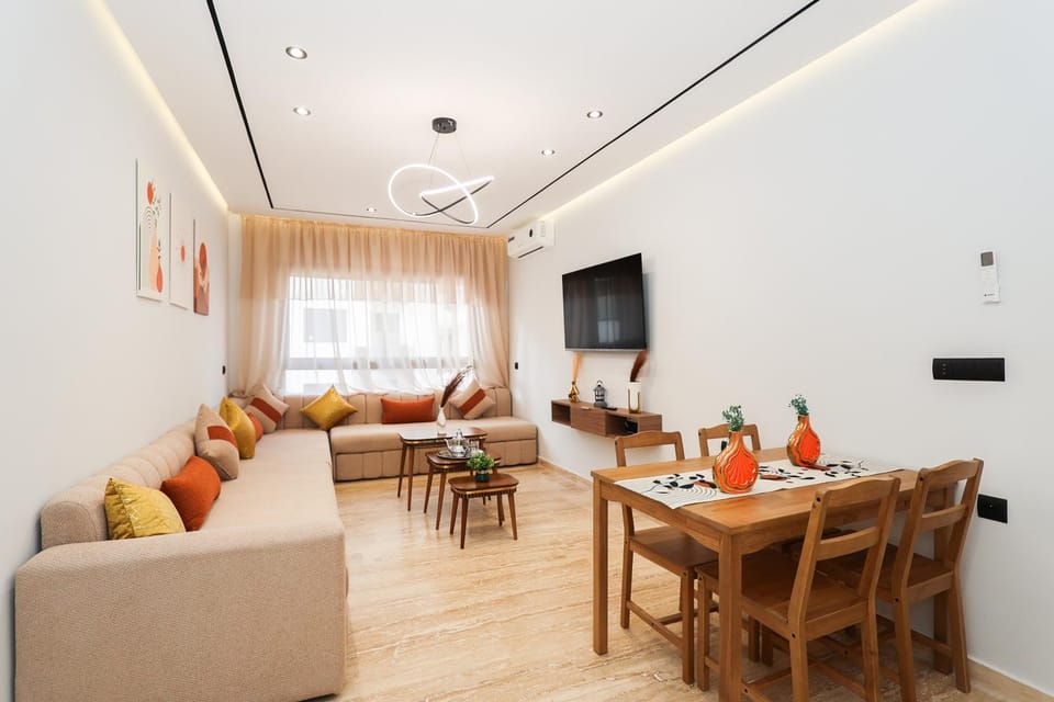 Communal lounge/ TV room, Living room, Seating area, Dining area, Meals