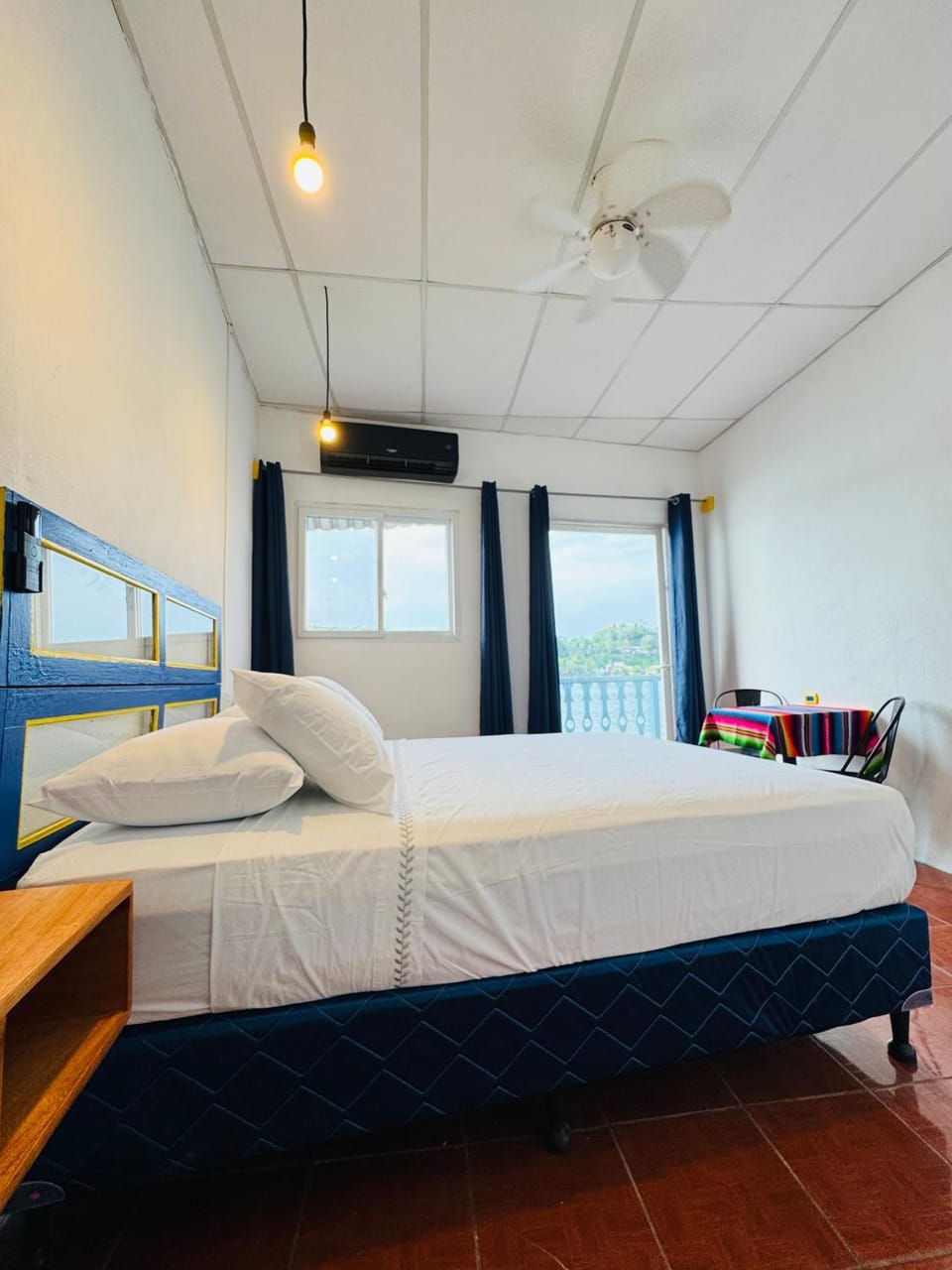 Bed, Photo of the whole room