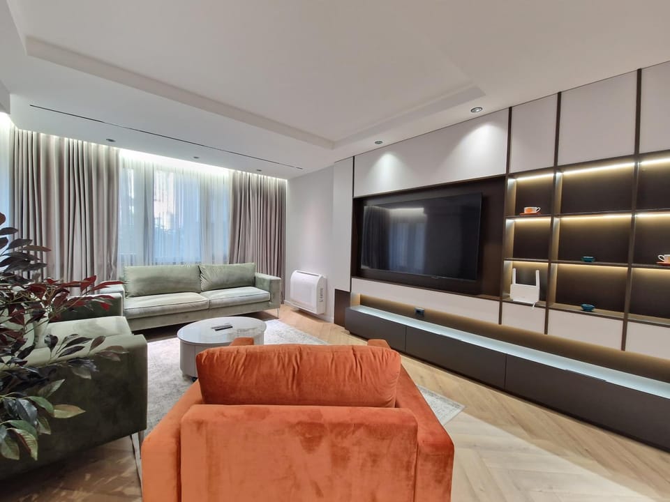 Communal lounge/ TV room, TV and multimedia, Living room, Seating area, Evening entertainment