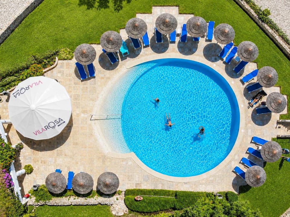 Lounge or bar, Pool view, Swimming pool, sunbed