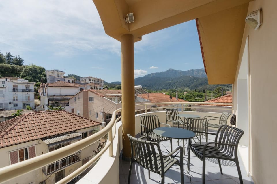 Property building, Patio, Day, Natural landscape, View (from property/room), Balcony/Terrace, Dining area, Mountain view