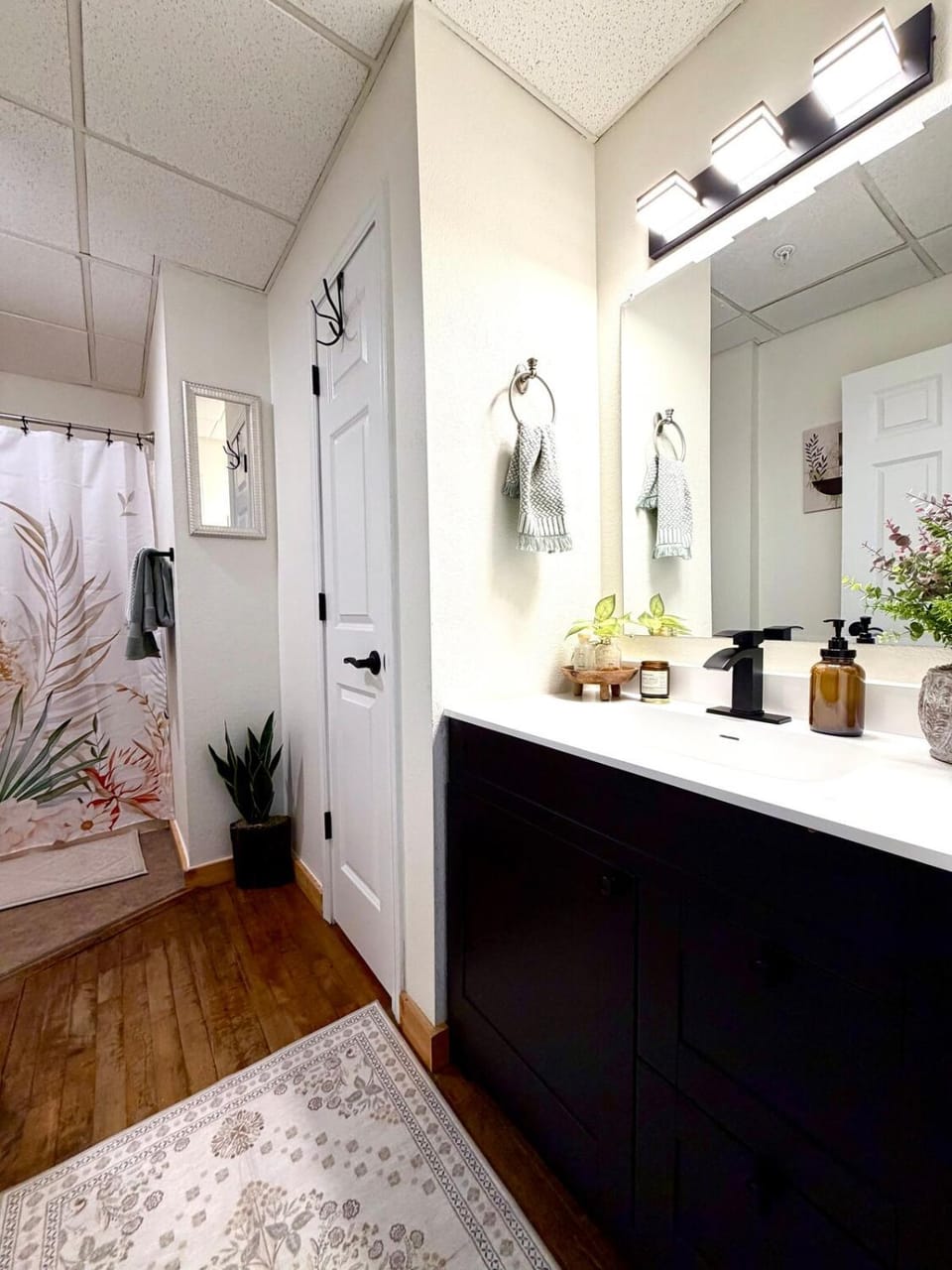 Lake Avenue Lofts- Cascade Apartment in Canal Park
