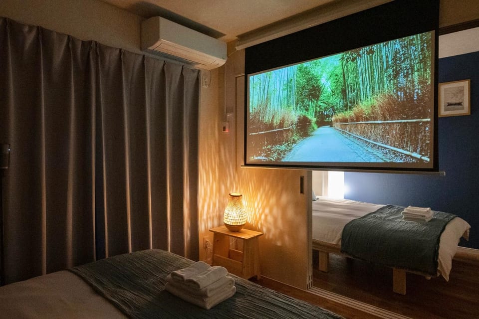 Bed, TV and multimedia, Photo of the whole room, Evening entertainment, Bedroom, towels