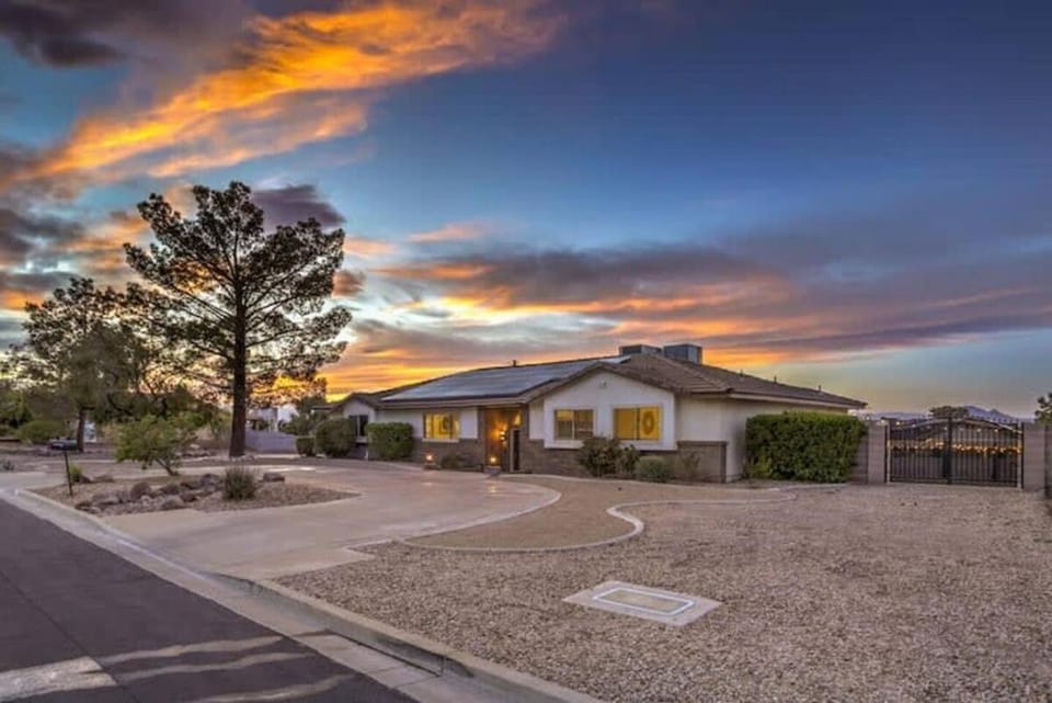 Lux Pool Villa-Spa, Sauna, Billiards, Games Villa in Henderson