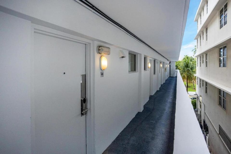Studio rooftop pool ocean view A305 Apartment in Flamingo Lummus