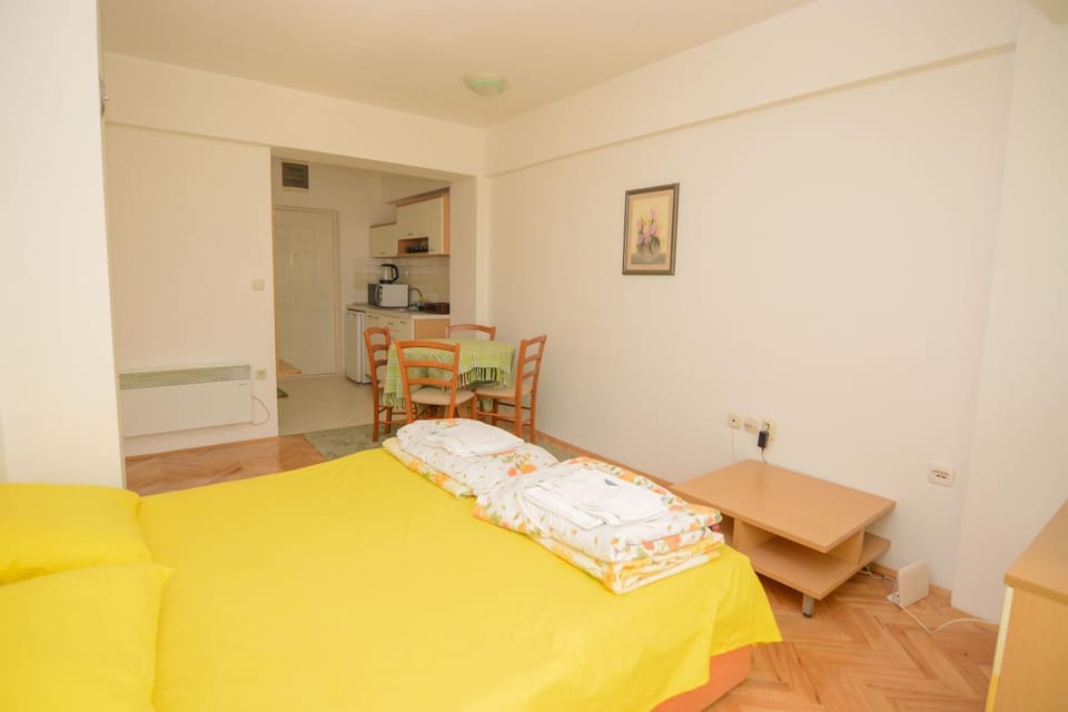 Bed, Living room, Seating area, Bedroom