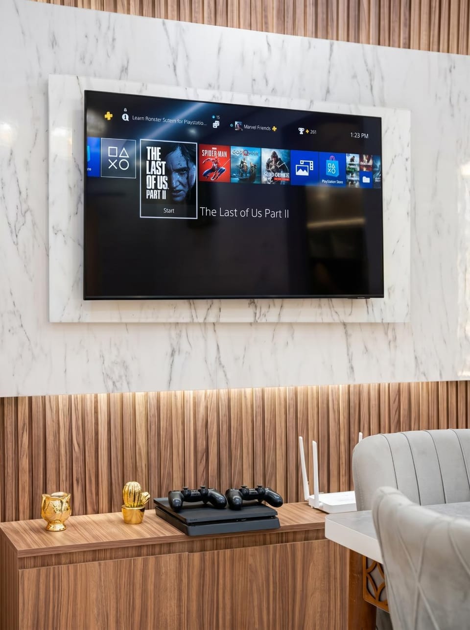 TV and multimedia, Living room, Seating area, Evening entertainment