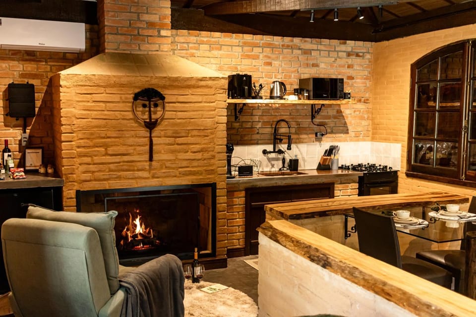 Living room, fireplace, pet friendly, pet friendly