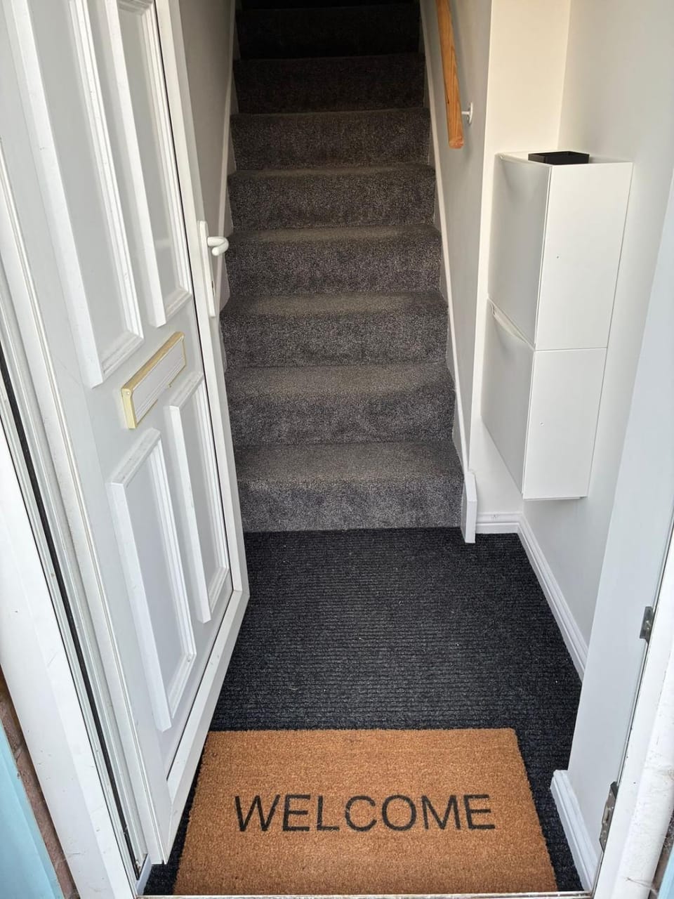 Modern 2 bed flat 1 min to station and amenities Apartment in England