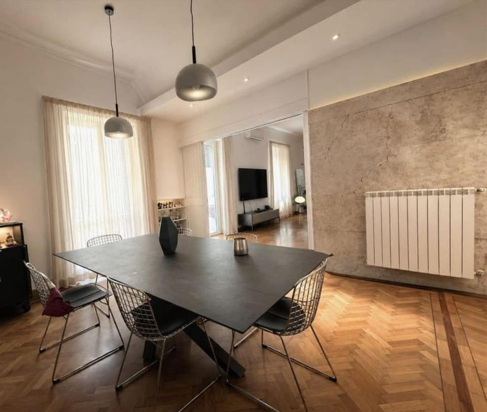 Appartamento confortevole con un'ampia camera da letto Apartment in Naples