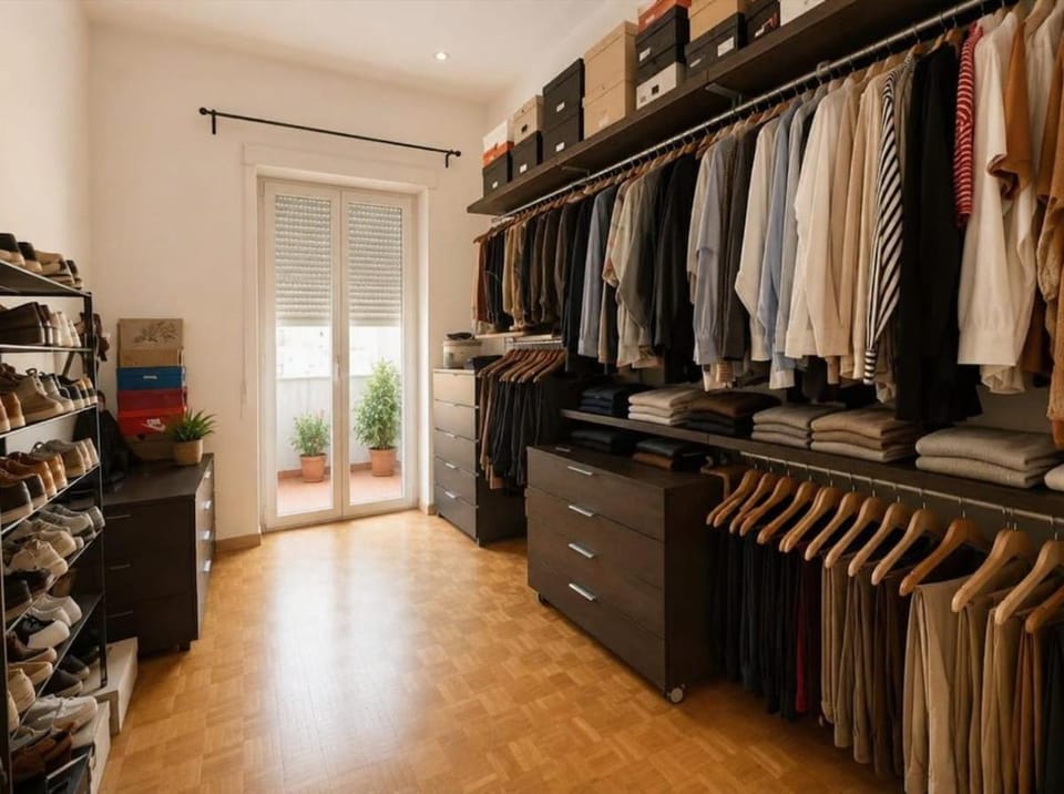 Appartamento confortevole con un'ampia camera da letto Apartment in Naples
