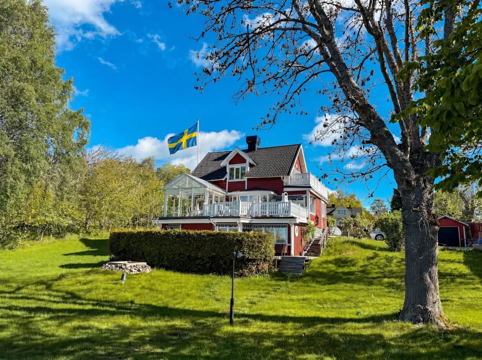 Property building, Spring, Day, Natural landscape, Garden, Garden view