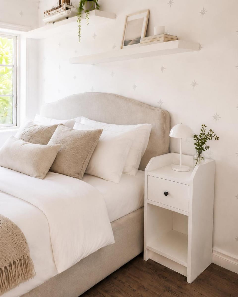 Bed, Photo of the whole room, Bedroom