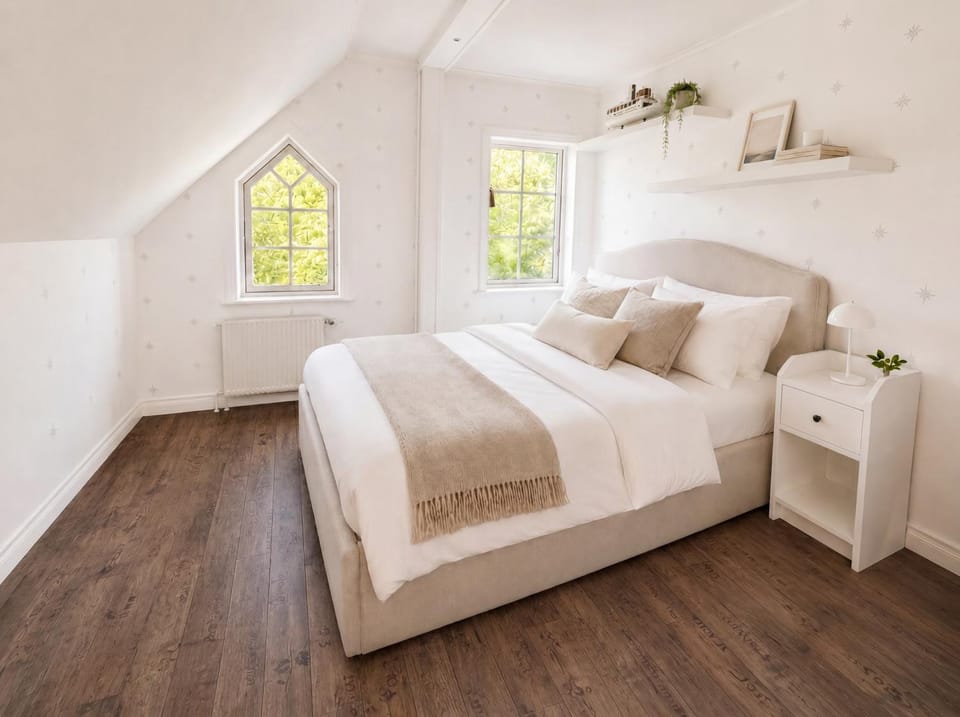 Bed, Photo of the whole room, Bedroom
