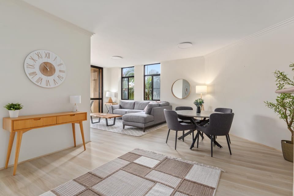 Bright 2-Bed Retreat Near Darling Harbour Apartment in Sydney