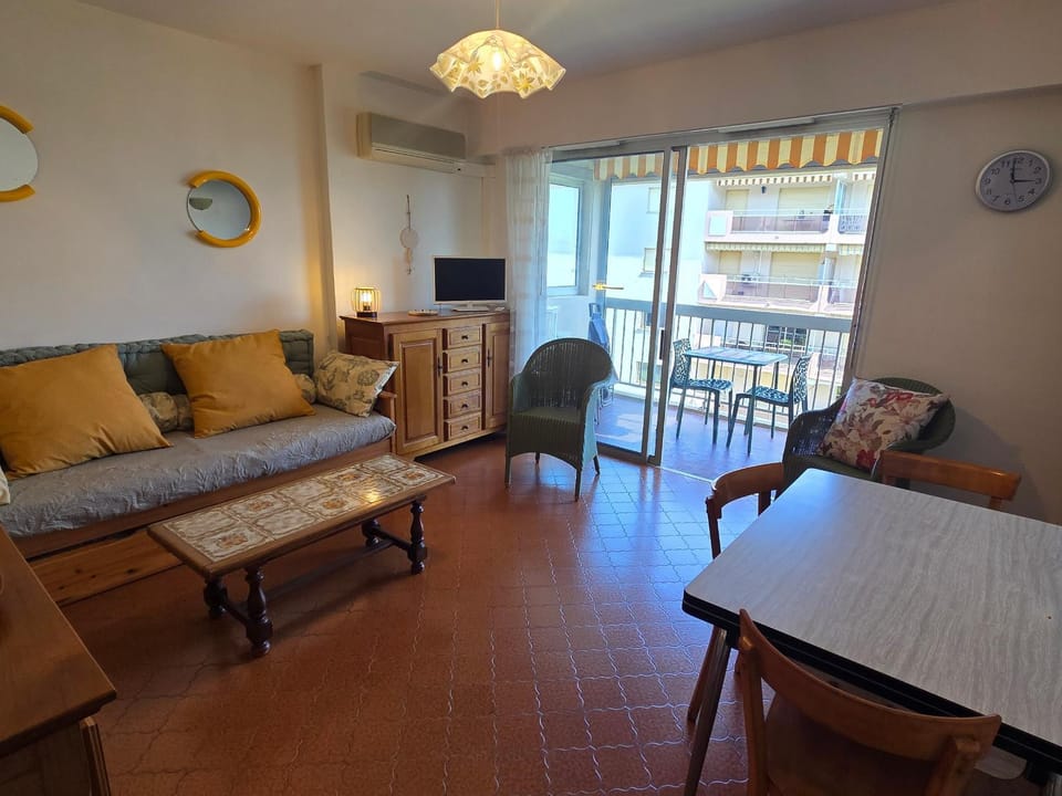 Studio avec clim et parking - 4 pers. - FR-1-780-100 Apartment in Sainte-Maxime