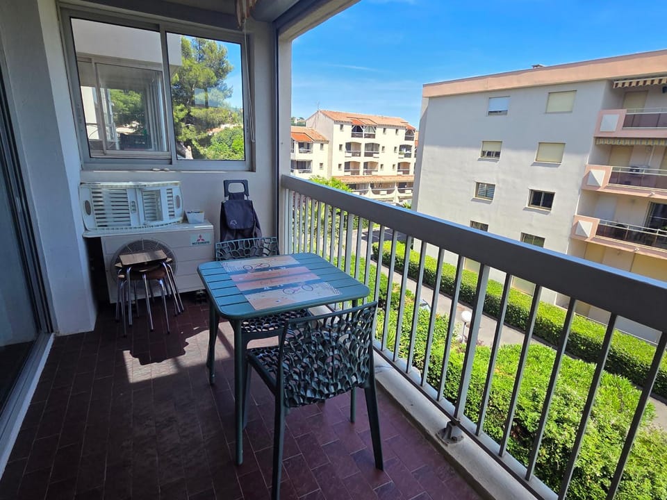 Studio avec clim et parking - 4 pers. - FR-1-780-100 Apartment in Sainte-Maxime