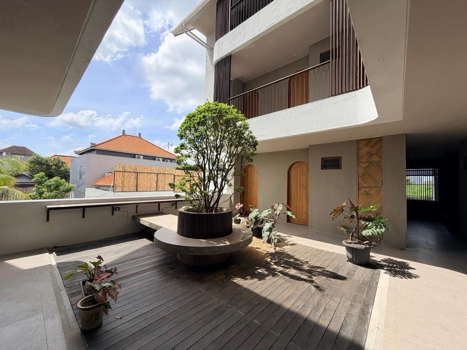 Property building, Patio, Day, Garden, View (from property/room), Balcony/Terrace, Garden view