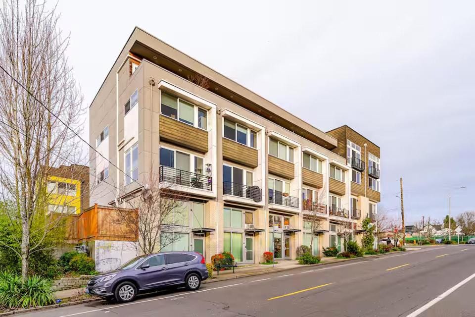 Entire studio walk or bike to World Cup & downtown with AC Apartment in Seattle