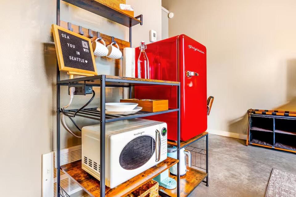 Entire studio walk or bike to World Cup & downtown with AC Apartment in Seattle