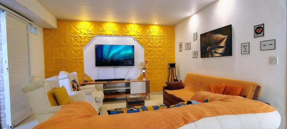 Communal lounge/ TV room, TV and multimedia, Living room, Evening entertainment