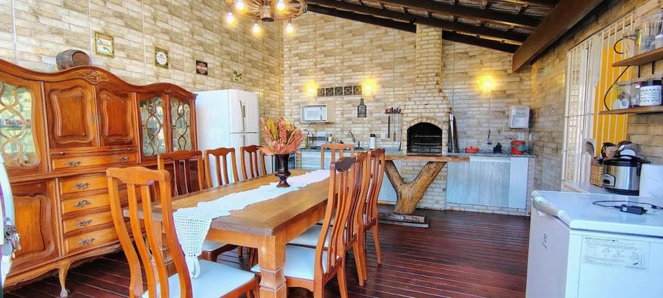 Coffee/tea facilities, Dining area, oven, stove