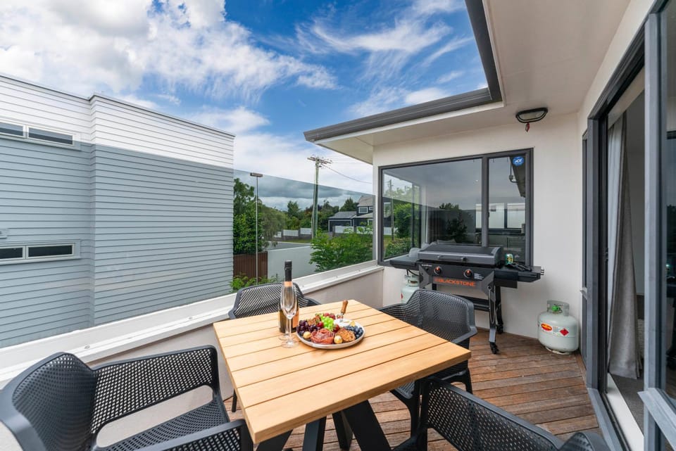 BBQ facilities, Balcony/Terrace, Seating area