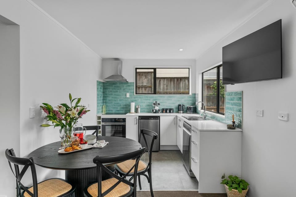 TV and multimedia, Dining area, kitchen