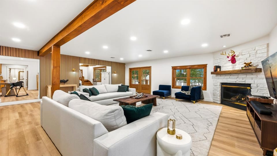 Ellison Bay SpaHouse- New, Walk to Water, Shops, Hot Tub, Sauna & Games House in Ellison Bay