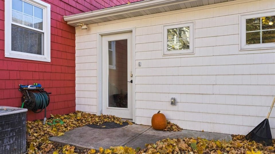 The Big & Easy House - Sturgeon Bay, WI - Walk to Downtown, Large Home & Yard House in Sturgeon Bay