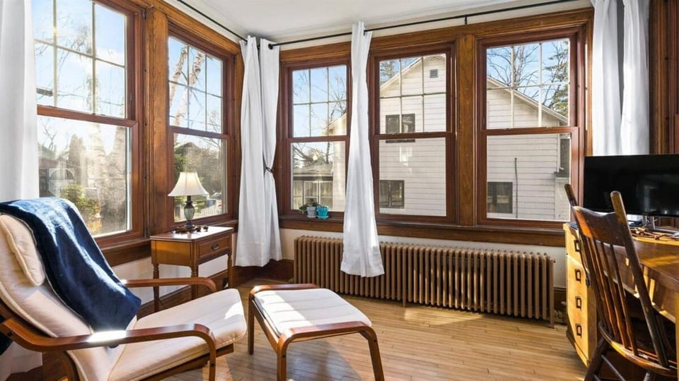 The Big & Easy House - Sturgeon Bay, WI - Walk to Downtown, Large Home & Yard House in Sturgeon Bay