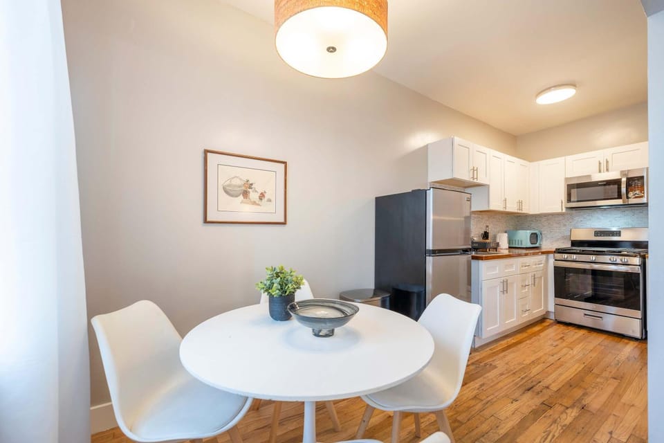 Furnished Studio in Silver Lake with Parking Apartment in Los Feliz