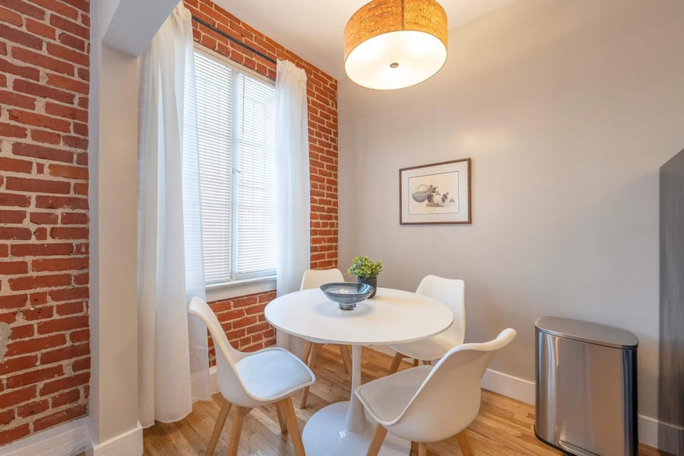 Furnished Studio in Silver Lake with Parking Apartment in Los Feliz