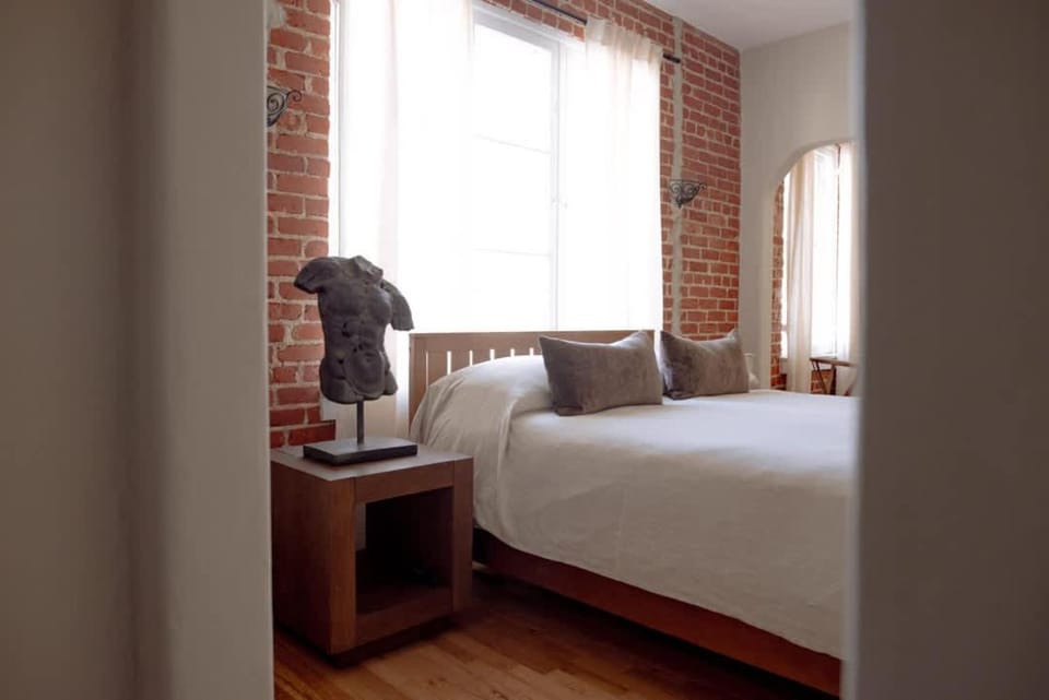 Rustic Studio in Los Feliz - Fully Furnished Apartment in Los Feliz