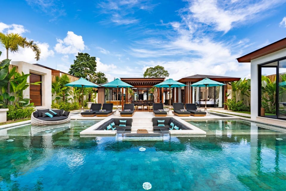 Property building, Day, Swimming pool, sunbed