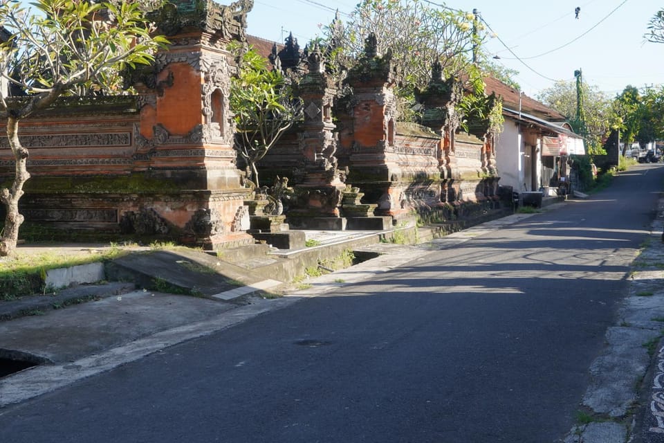 Nearby landmark, Quiet street view, Parking