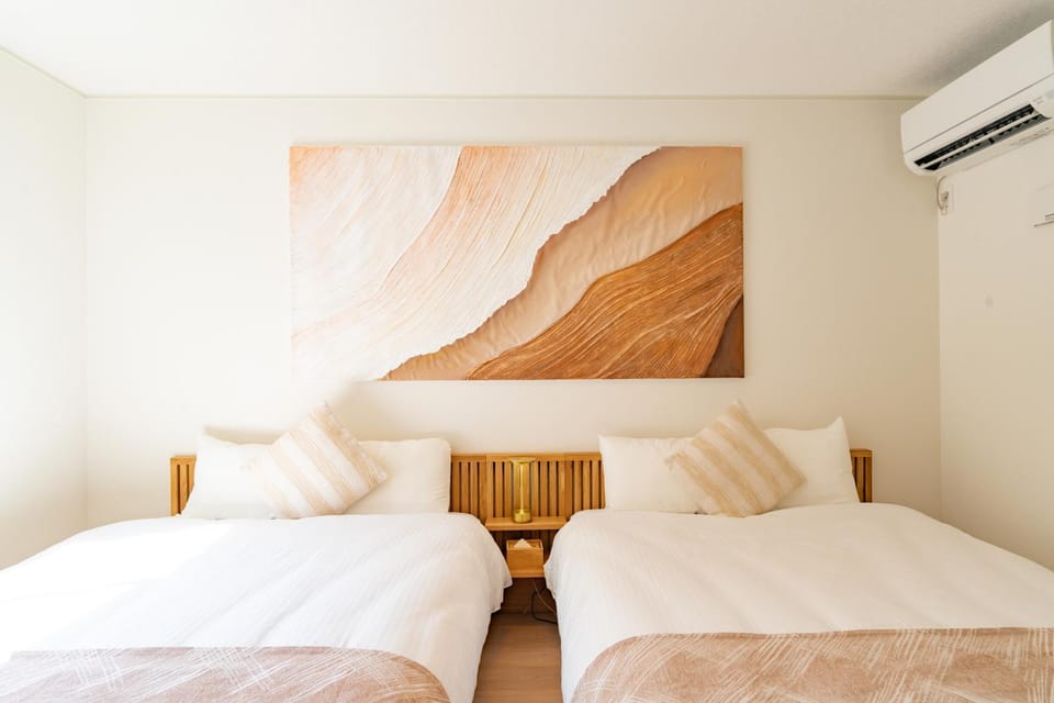 Bed, Photo of the whole room, Bedroom, air conditioner