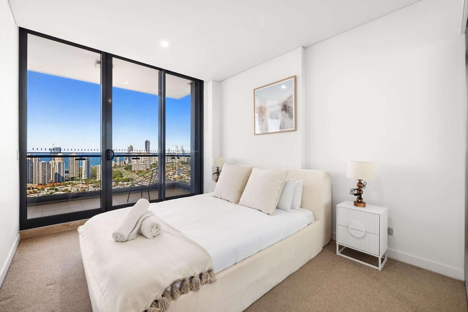 Dual Master Suites Near Broadwater High-Floor View Apartment in Main Beach