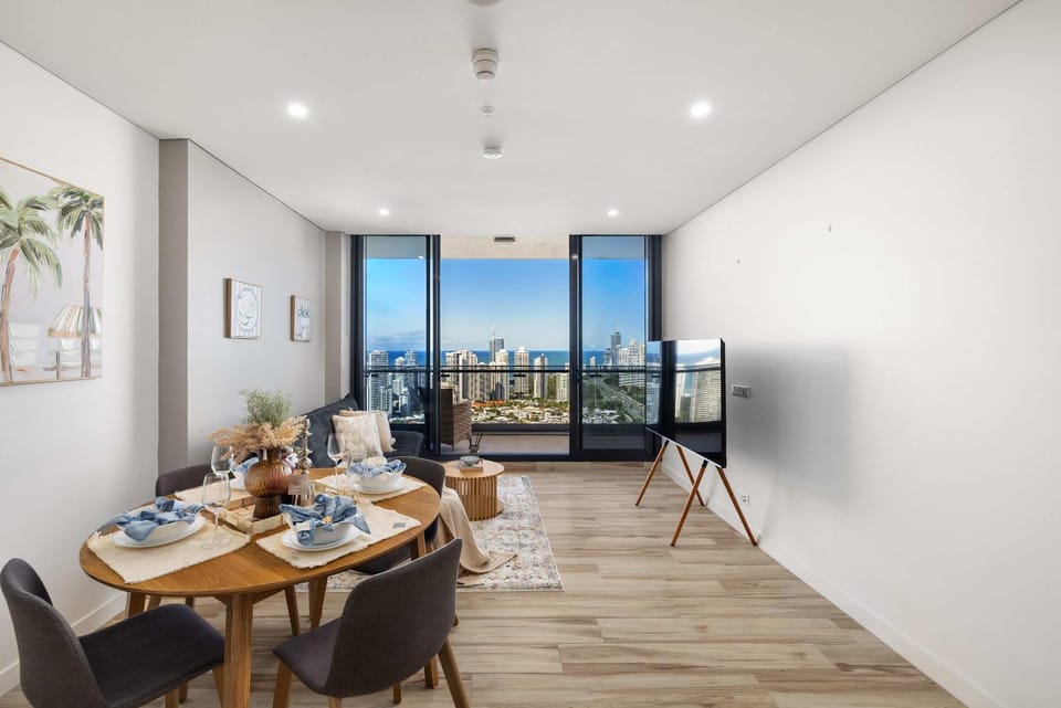 Dual Master Suites Near Broadwater High-Floor View Apartment in Main Beach